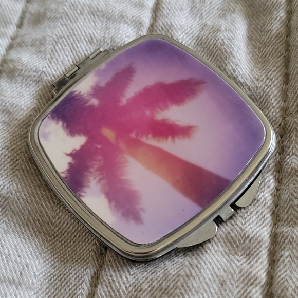 Vintage Compact Mirror - Picture 3 of 3